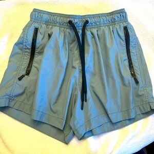 H&M Women’s Shirts SZ Small